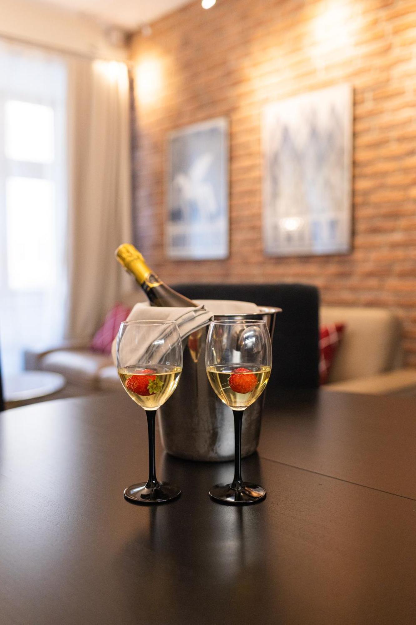Lux Apartmenty - Old City クラクフ エクステリア 写真